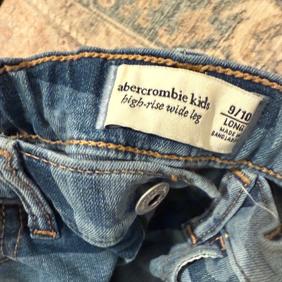 Abercrombie Kids Groovy Wide Leg High-Rise Jeans - Picture 2 of 2